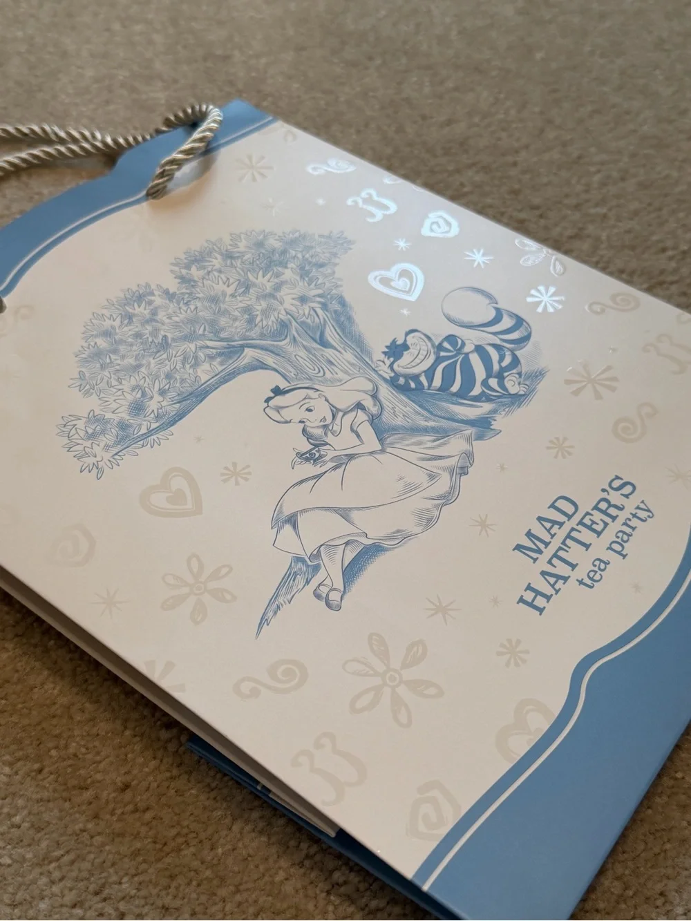 New Disneyland Club 33 Alice In Wonderland Medium Size Gift Bag & Paper Set